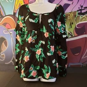 Old Navy Floral Top size M New